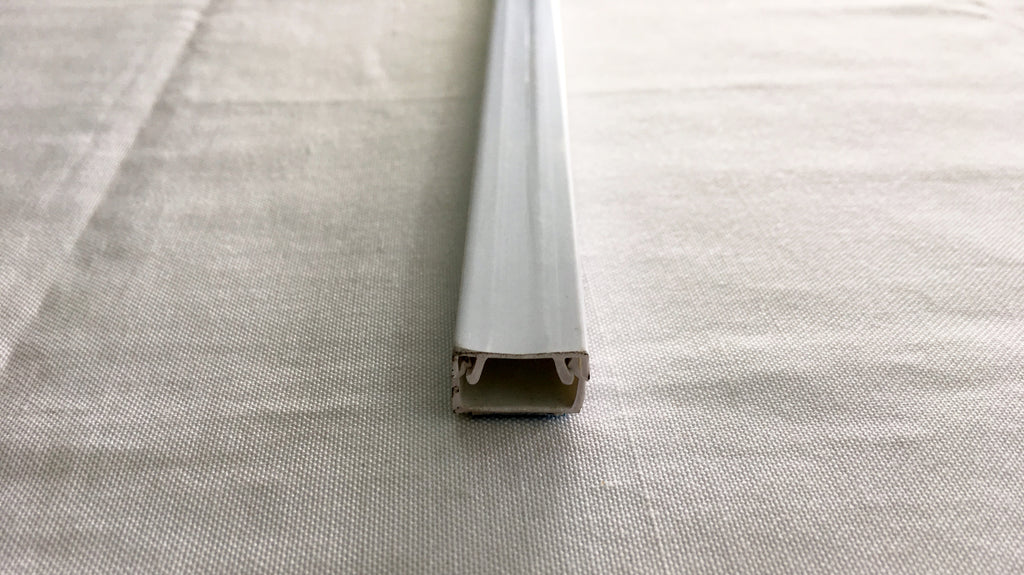 Canaleta adhesiva PVC 10x15mm 2 metros blanco IP40 GSC - Mercantil Eléctrico