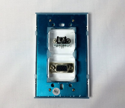 Faceplate de 1 conector VGA mas 1 conector de audio 3.5 mm