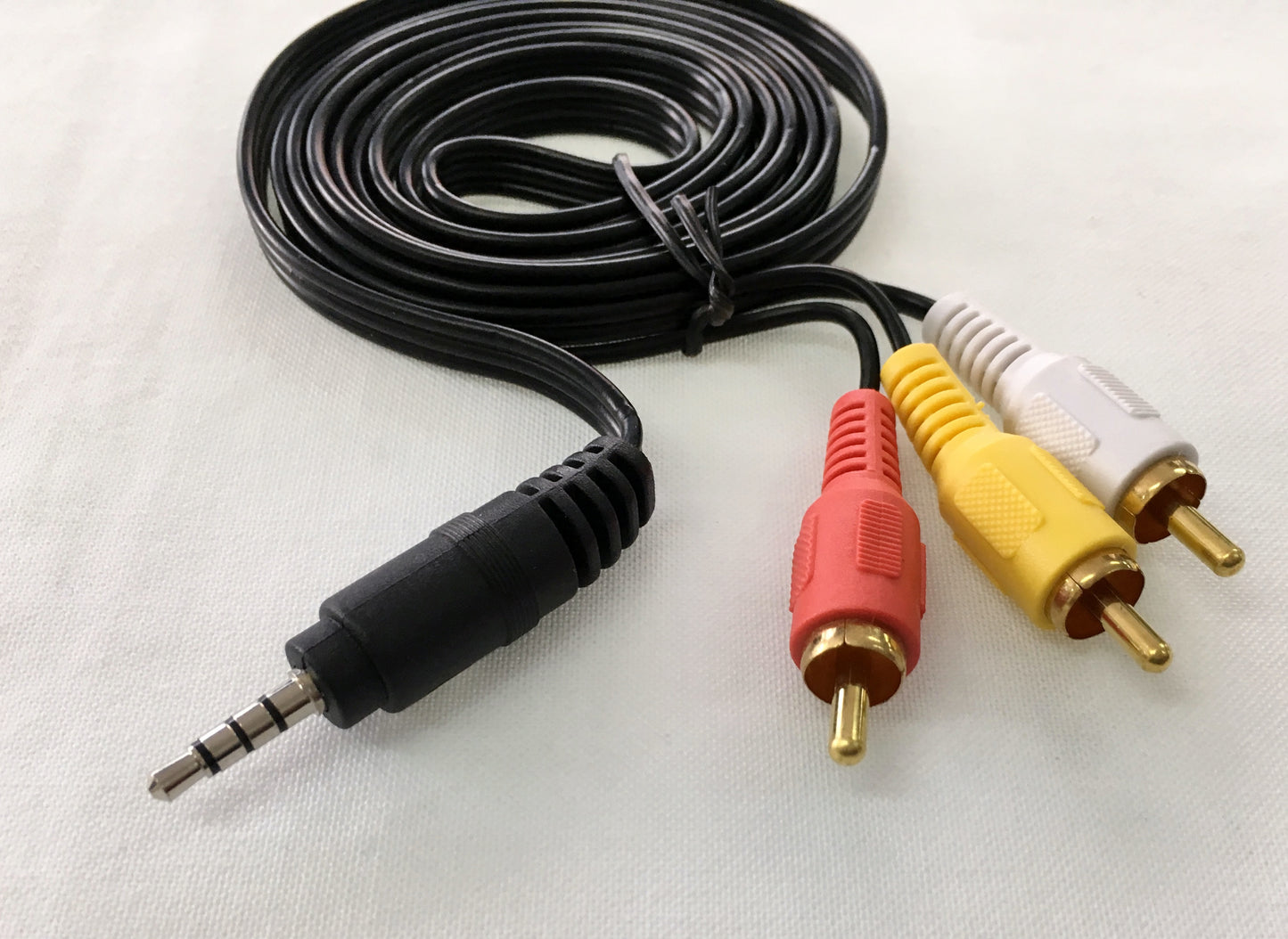 Cable Tripolar audio video de conector 3.5 mm a 3 RCA macho